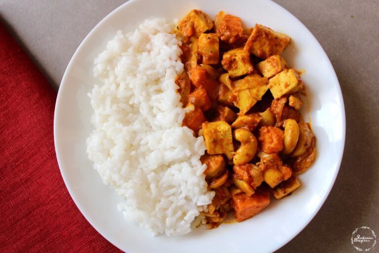 curry z batatem, tofu i nerkowcami
