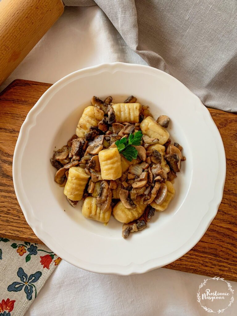 Wegańskie Gnocchi z najlepszym sosem pieczarkowym